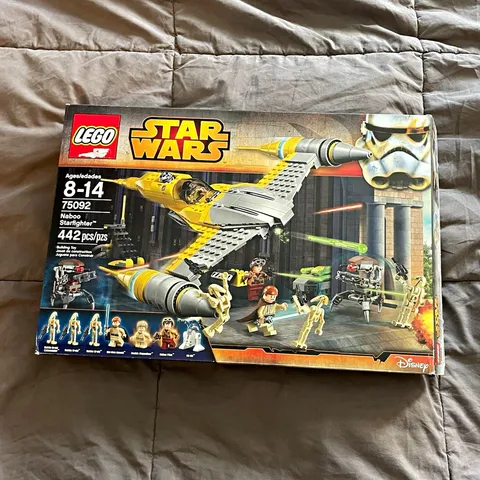 Used LEGO Star Wars 2015 Naboo starfighter 100% complete