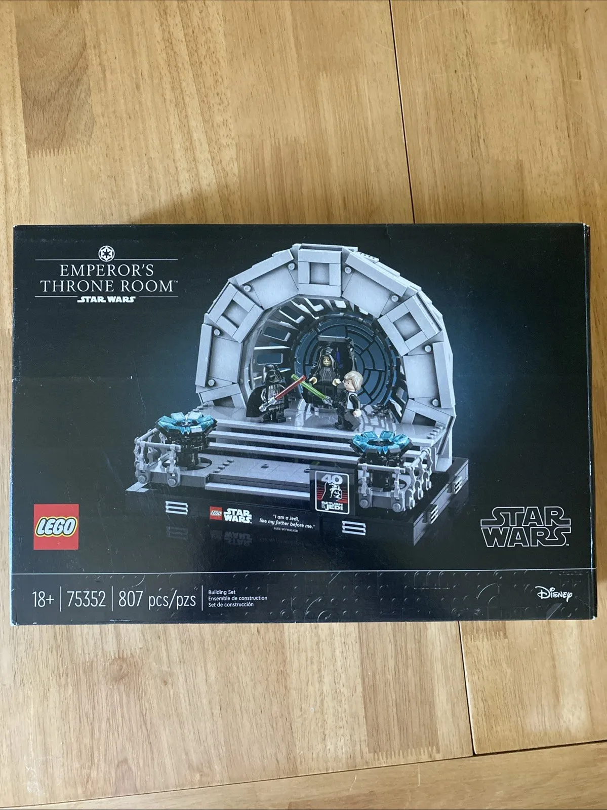 LEGO Star Wars: Emperor's Throne Room Diorama (75352) NIB