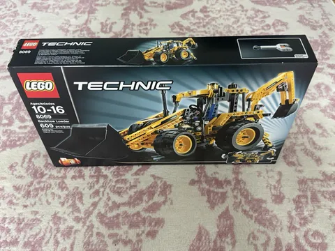 LEGO Technic: Backhoe Loader (8069) Pre-owned, 100% Complete, Excellent Cond.