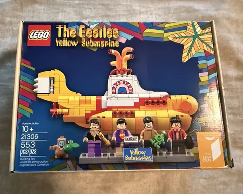LEGO Ideas The Beatles Yellow Submarine 21306 553pcs Minifigures Box