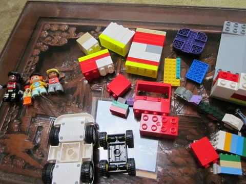 Lego buiding block set, 60 pcs. w/ 4 mini figures, 2 car bases w/ wheels & tires