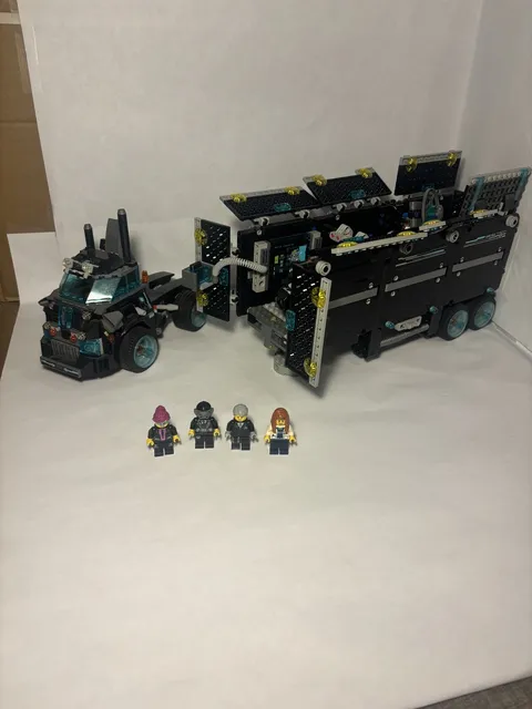 LEGO Ultra Agents 70165 Mission HQ Incomplete Missing 1 Minifigure