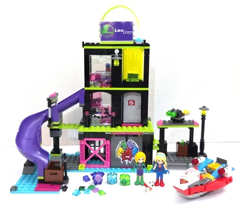 LEGO DC Super Hero Girls 41238 Lena Luthor Kryptomite Factory 100% Complete