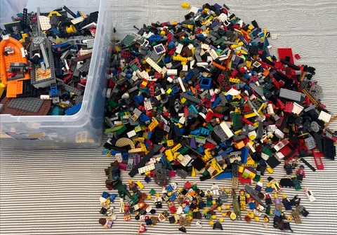 LEGO City/lego Huge Bulk Lot 20+ LBS w/ 40+ Minifigures Parts - Incomplete