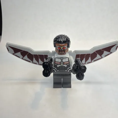 LEGO Minifigure Falcon sh261 Gray & Dark Red Wings Marvel Civil War 76050