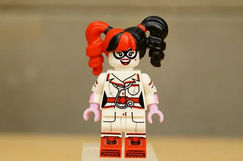 Lego Batman Series 1 Minifigure Nurse Harley Quinn coltlbm13 71017 Arkham Asylum