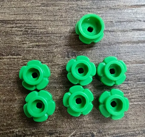 24866 LEGO Parts Plate Round 1x1 w/ Flower Edge (5 Petals) GREEN (7)