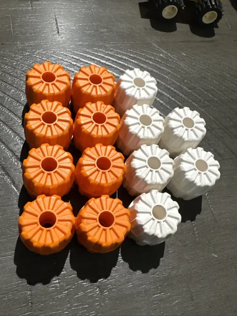 Lego  Wheel Hard Plastic Small (22mm D. x 24mm).6118 Lot Of 14