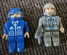 LOT OF 2 LEGO MINI FIGURES