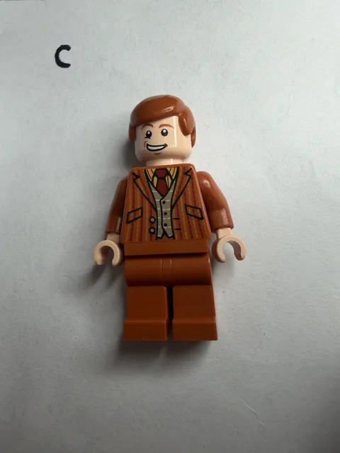 LEGO Fred / George Weasley Harry Potter Minifigure HP122 from set 10217