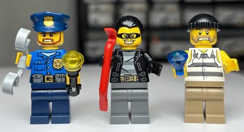 LEGO CITY: Police Dog Unit 60048 Officer Cop Crook Robber Bandit Prisoner