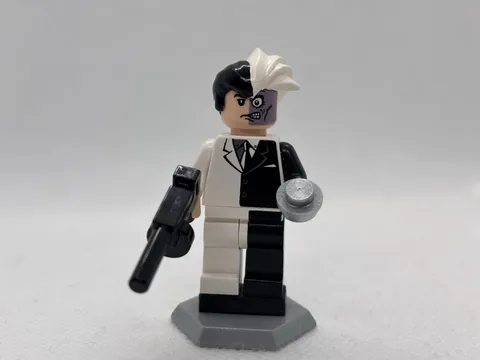 Lego - Two-Face - Black Stripe Hips BAT004 Minifigure Authentic