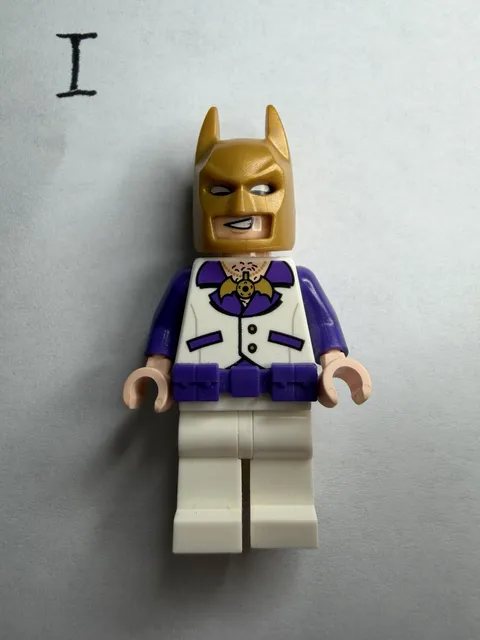 LEGO DC Super Heroes Roller Disco Batman (30607) Minifigure. Missing Skates.