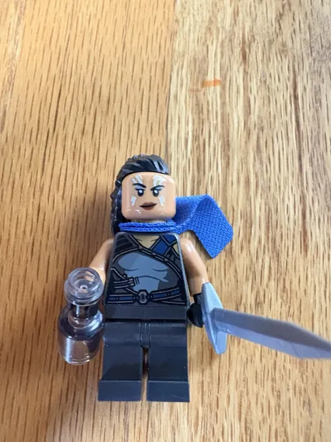 LEGO Marvel Valkrie Minifigure 