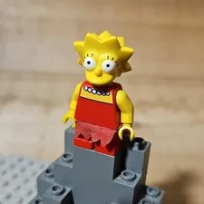 LEGO Plastic The Simpsons Lisa Simpson Minifigure Yellow Head Red Outfit