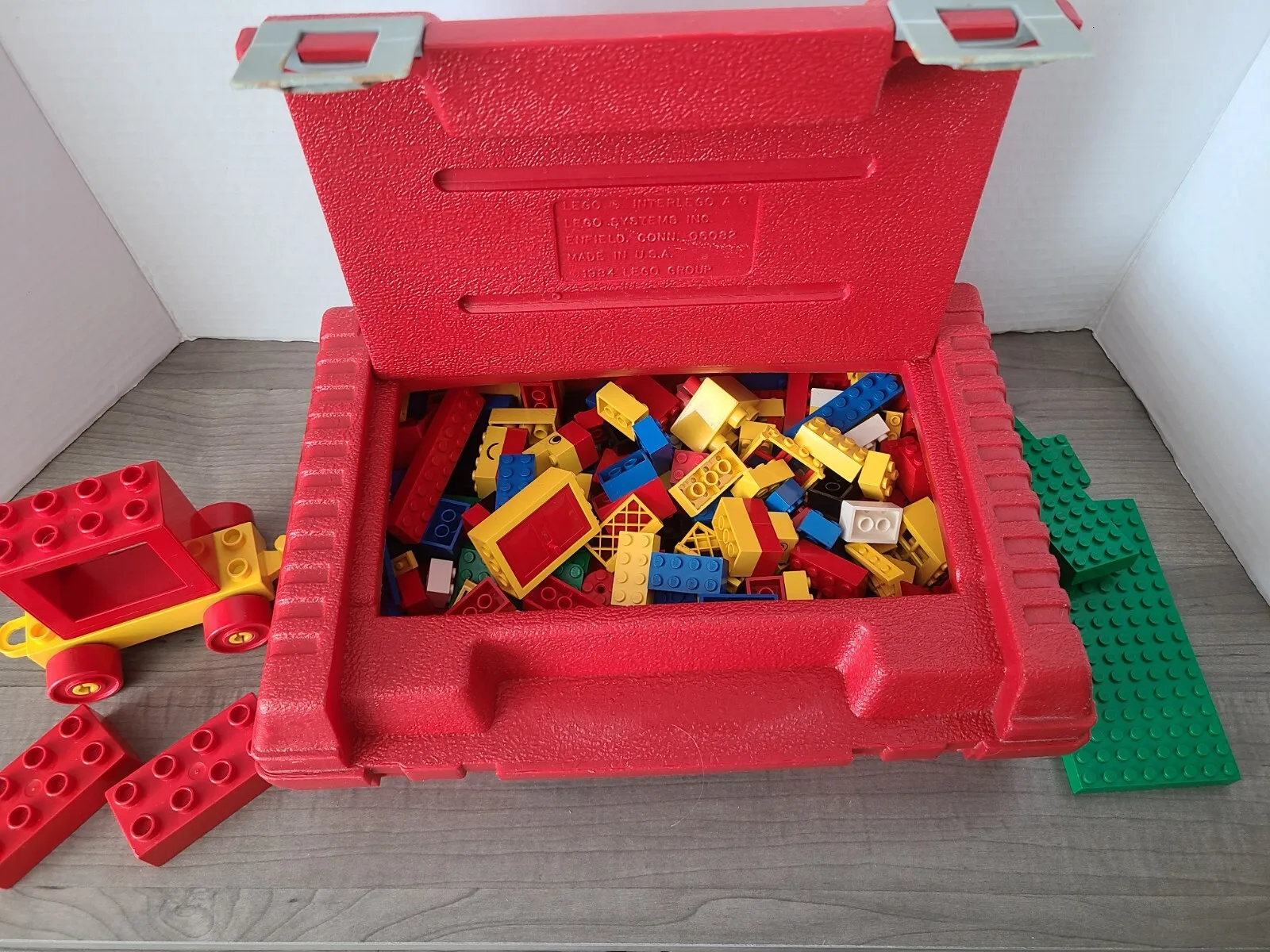 VTG 1987 Red Lego Plastic Portable Carry Storage Case 11x8x4 w/Legos Lot Set