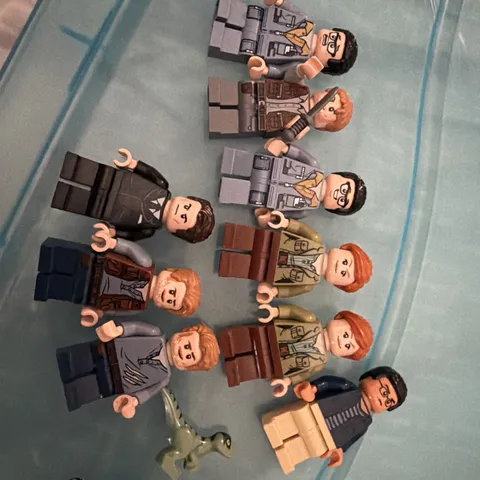 LEGO Jurassic Park World Minifigures & Pieces  - Lot of 10