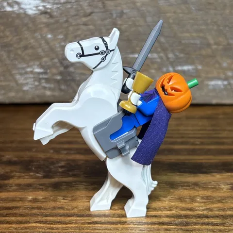 LEGO (Scooby-Doo 75901) Headless Horseman Minifigure scd002 w/Horse Goblet Sword