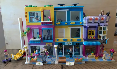 LEGO FRIENDS: Main Street Building (41704)