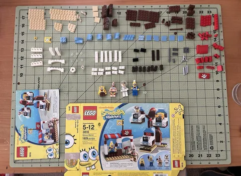 LEGO SpongeBob SquarePants Glove World Set 3816 Used Complete W/ Instructions