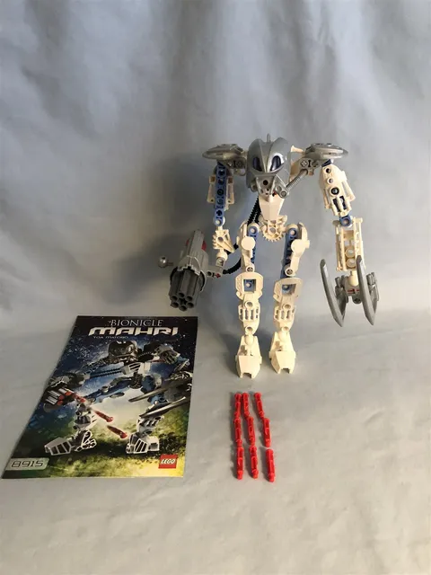 LEGO set 8915 Matoro Toa Mahri BIONICLE 100% complete w/ instructions