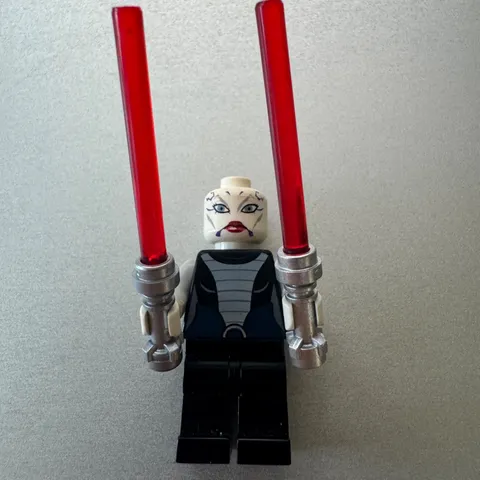 Lego Star Wars Asajj Ventress SW0318 Minifigure Set 7957 set with 2 Lightsabers!