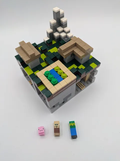 LEGO Minecraft: The Village (21105) 99% Complete