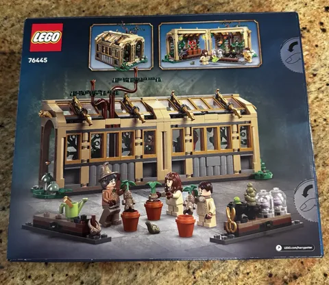 LEGO Harry Potter: Hogwarts Castle: Herbology Class (76445) New In Box