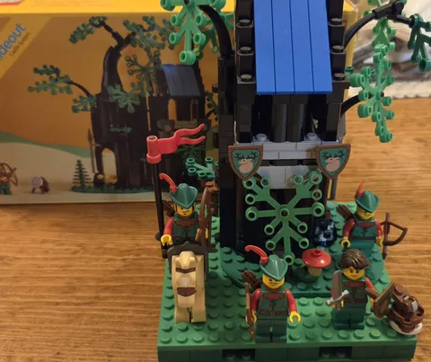 LEGO 40567 Forest Forestmen Hideout Extras Lot 4 Figures Horse MOC Display Base