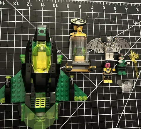 Retired LEGO Set  #76025 Green Lantern vs Sinestro set 99% compete. Read inside!