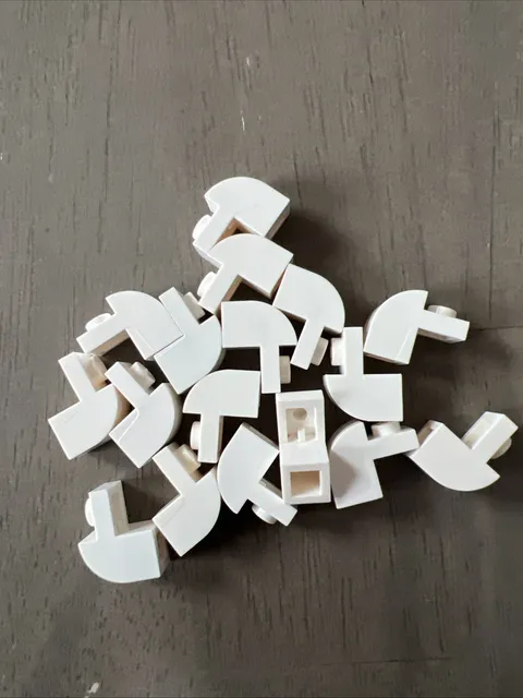 LEGO 6091 White Slope, Curved 2 x 1 x 1 1/3 with Recessed Stud 19 Pieces