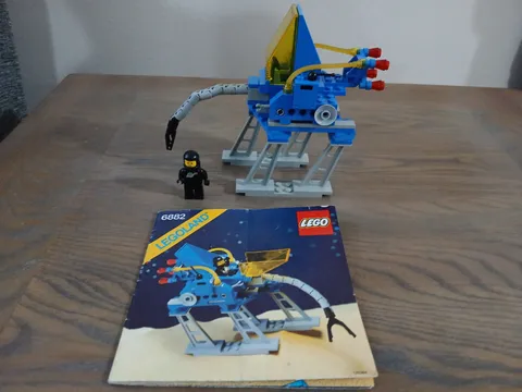 LEGO: Walking Astro Grappler (6882) 100% Complete w Minifigures & Instructions