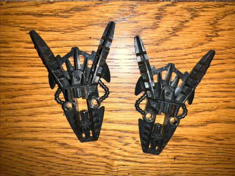 LEGO 53568 Bionicle Foot Piraka Mechanical Black 2 Pieces Nuparu Hydraxon Tuma