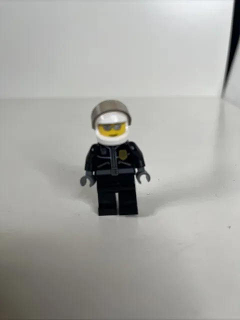 LEGO Town City Police Minifigure Leather Jacket w/ Gold Badge, Helmet cty0027