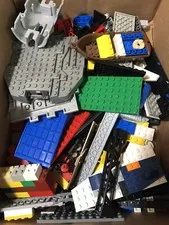 271 PIECES OF LEGO’S OR IT’S WEIGHT IS 1 LB, 6 OZ’S OF LEGO’S!