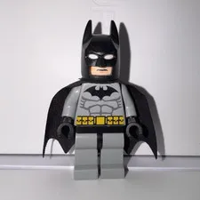 2008 Lego batman really good condition NO cracks, light fading on back of head.