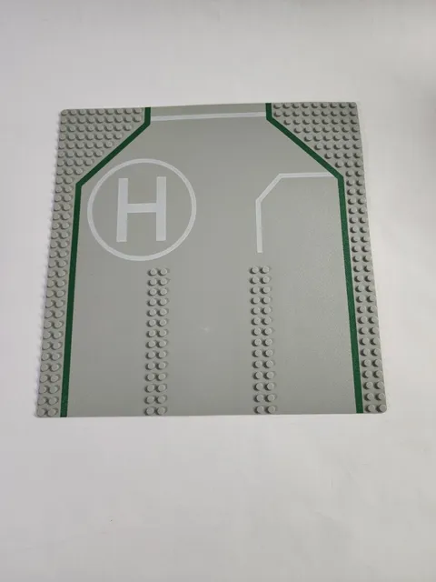 LEGO Helipad 6100PX1 Vintage Baseplate Road 32 x 32 w 3 Driveway Circle H 32x32