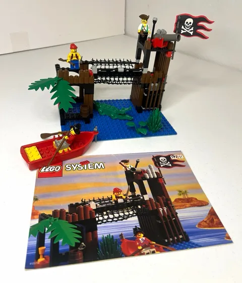 Lego 6249 Pirates Ambush w manual, no box, excellent condition. 100% Complete