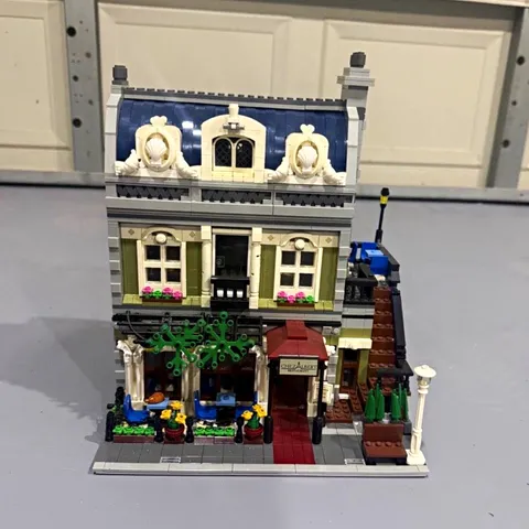 LEGO Creator Expert Modular Building Parisian restaurant (read description)
