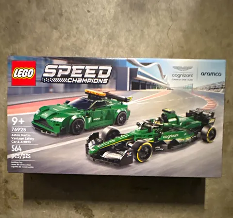 New LEGO Speed Champions 76925 Aston Martin Safety Car & AMR23