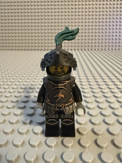 LEGO Castle Kingdoms Dragon Knight With Armor Minifigure cas495 From Set 7187