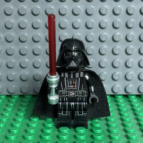 LEGO Star Wars Minifigure Darth Vader w/Soft Cape & Lightsaber