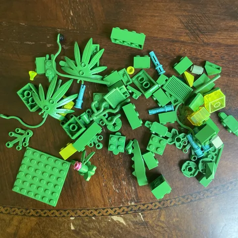 Assorted Lego Color Sorted 1995-2005 Collection 66 Grams Green