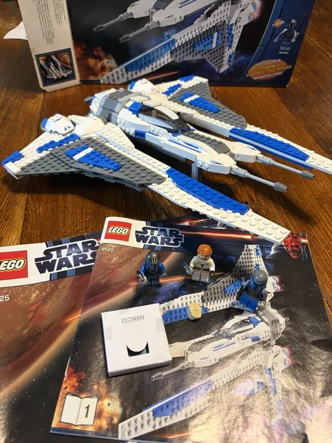 LEGO Star Wars: Pre Vizsla's Mandalorian Fighter (9525)