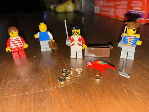 LEGO Vintage Minifigures Pirates, parrot, People Parts, Gold Coins