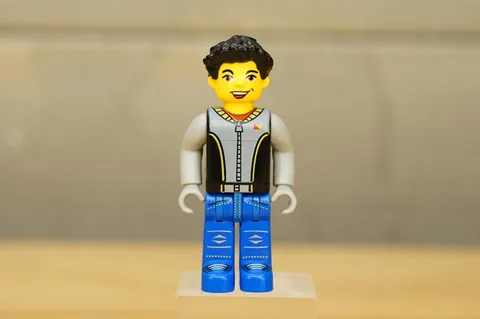 Authentic Toy Lego Juniors Minifigure Max Junior Creator CRE004