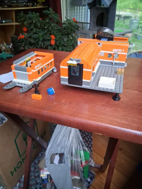 LEGO ARTIC BASE CAMP PIECES MISSING (