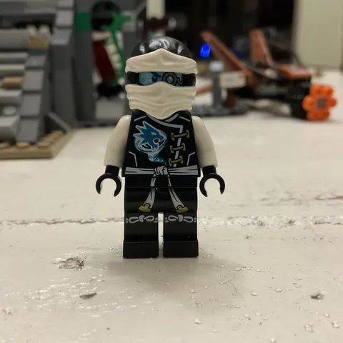 Minty LEGO Ninjago Skybound Zane 70603 (No back gear)