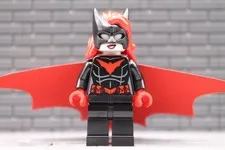 LEGO® Arkham Asylum Minifig sh1083 - Batwoman - Cape Black and Red Sides