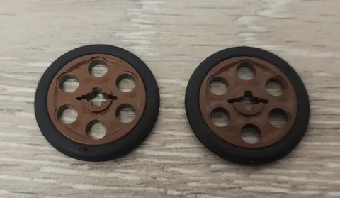 Lego 4185c01 Brown Technic Wheel Pulley & Black Wedge Belt Wheel Tire Lot Of 2